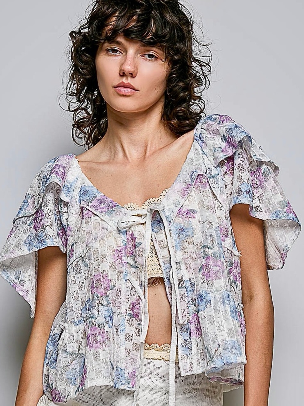 💜 POL Lace Detail Floral Tie Front Ruffle Short Sleeve Blouse/Off White